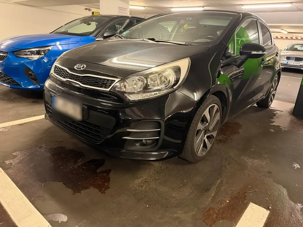 Gebraucht Kia Rio Spirit 90 PS (66 kW) 2015 Schwarz Limousine