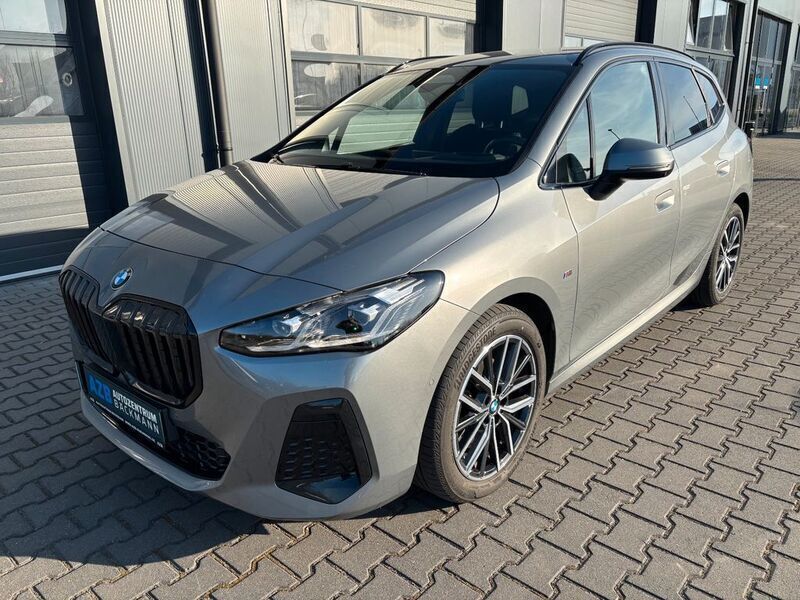 Grau Gebraucht 2023 BMW 218 Active Tourer M Sport Van / Kleinbus | 27.980 € (Fairer Preis) - Bild 1/3