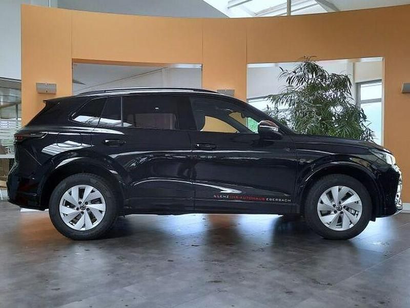 Gebraucht VW Tiguan R-line 193 PS (141 kW) 2024 Deep black perleffekt SUV