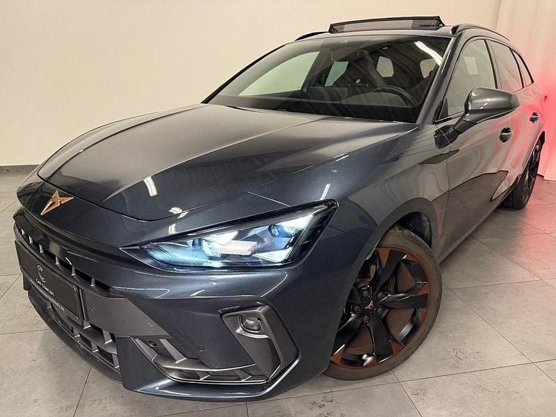 Magnetic grey Gebraucht 2025 Cupra Leon Kombi | 30.900 € (Guter Preis) - Bild 1/4