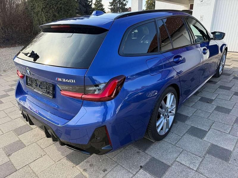 Gebraucht BMW 340 374 PS (275 kW) 2023 Portimao blau Kombi