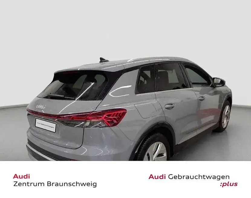 Używany Audi Q4 e-tron Basis 210 kW (286 KM) 2025 Szary SUV