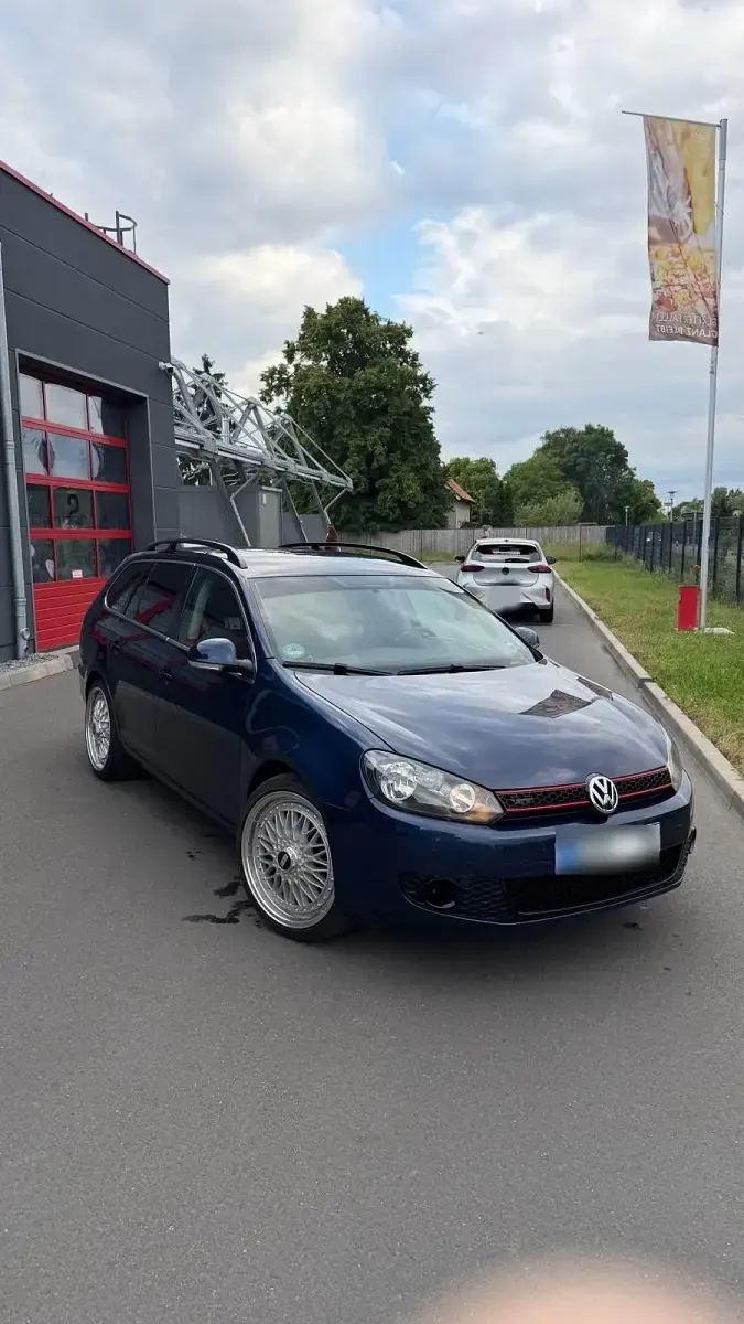 Gebraucht VW Golf VI 122 PS (89 kW) 2010 Blau Kleinwagen