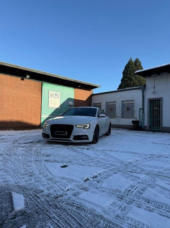Weiß Gebraucht 2012 Audi A5 Sport Coupé | 9.799 € - Bild 1/4