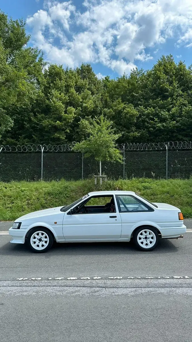 Gebraucht Toyota Corolla 150 PS (110 kW) 1983 Weiß Coupé