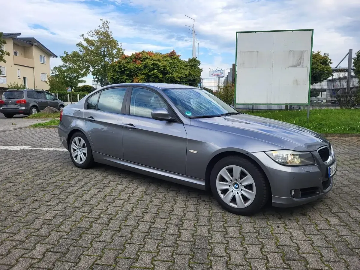 Gebraucht BMW 320 170 PS (125 kW) 2010 Grau Limousine