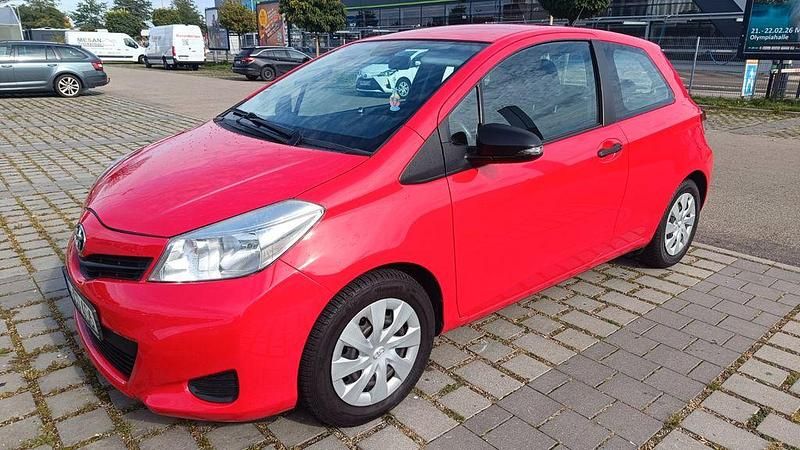 Rot Gebraucht 2014 Toyota Yaris Cool Kleinwagen | 4.500 € (Guter Preis) - Bild 1/4