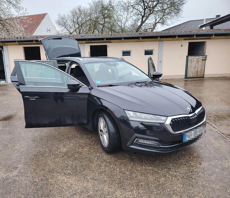 Second-hand Skoda Octavia Style 110 CP (80 kW) 2021 Negru Break