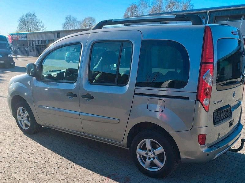 Gebraucht Renault Kangoo 85 PS (62 kW) 2010 Silber Van / Kleinbus