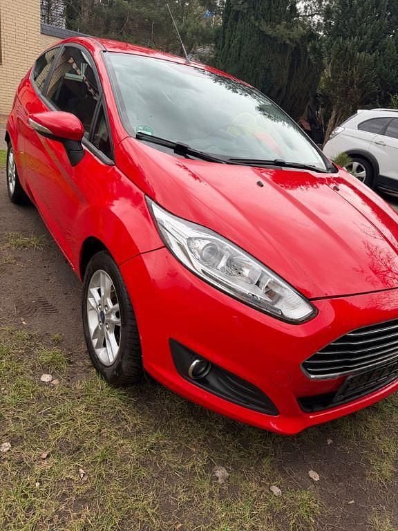 Gebraucht Ford Fiesta Titanium 60 PS (44 kW) 2016 Rot Kleinwagen