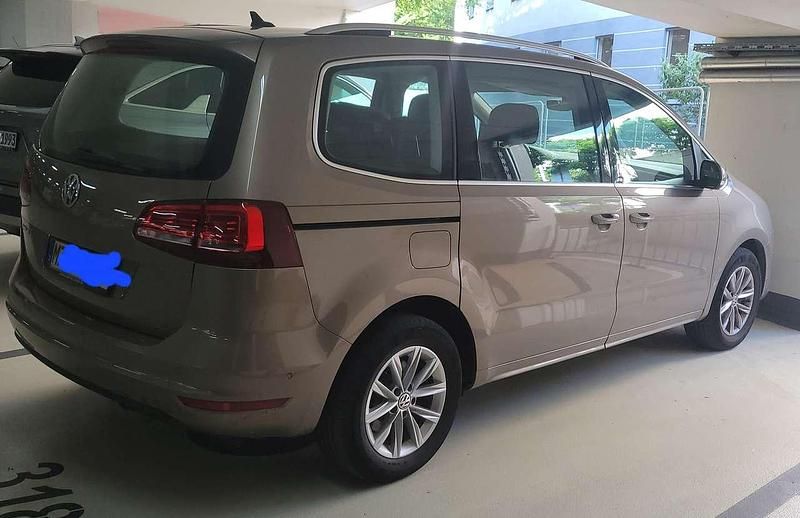 Gold Gebraucht 2018 VW Sharan Trendline Van / Kleinbus | 24.990 € (Fairer Preis) - Bild 1/4