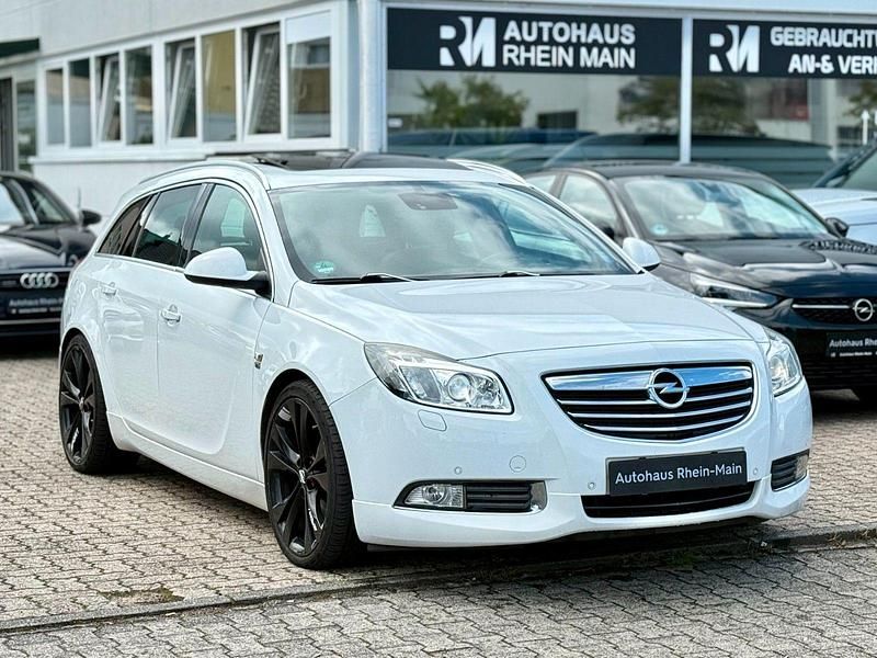 Weiß Gebraucht 2012 Opel Insignia OPC Kombi | 7.950 € (Teuer) - Bild 1/4