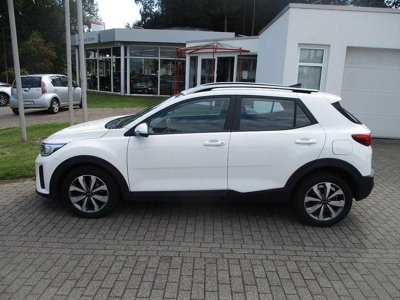 Weiß Gebraucht 2021 Kia Stonic Vision SUV | 15.750 € (Guter Preis) - Bild 1/4