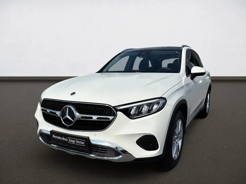 Gebraucht Mercedes GLC200 Avantgarde 204 PS (150 kW) 2024 Unilack polarwei SUV