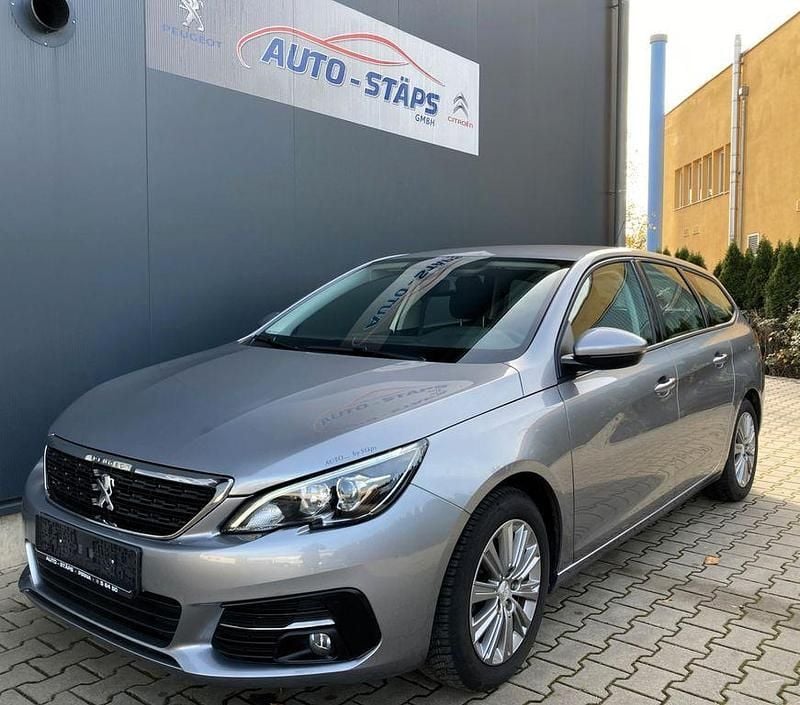 Gebraucht Peugeot 308 SW Active 131 PS (96 kW) 2021 Grau Kombi