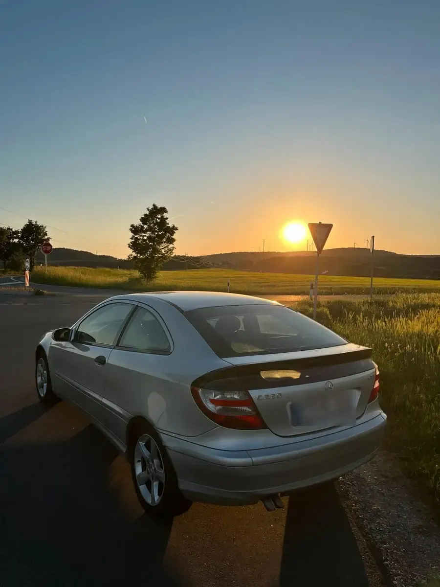 Gebraucht Mercedes C220 150 PS (110 kW) 2007 Silber Coupé
