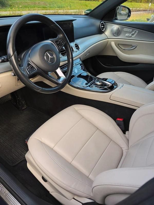 Gebraucht Mercedes E220 AMG 194 PS (142 kW) 2017 Blau Kombi