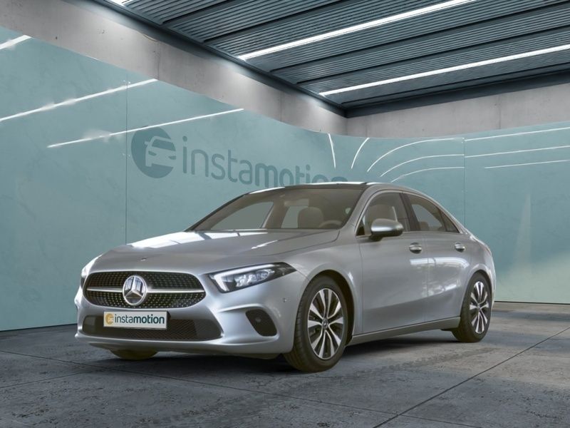 Silber Gebraucht 2022 Mercedes A250 Limousine | 28.190 € (Etwas zu teuer) - Bild 1/3