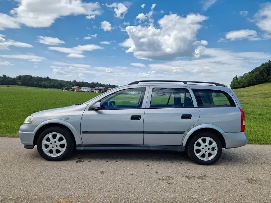 Gebraucht Opel Astra 84 PS (61 kW) 2001 Silber Kombi