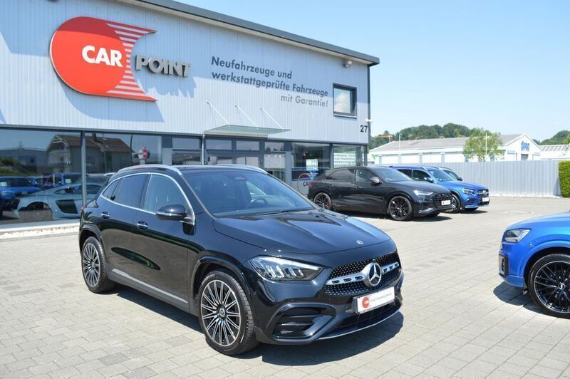 Kosmosschwarz metalliclack Gebraucht 2024 Mercedes GLA200 AMG line SUV | 39.550 € (Fairer Preis) - Bild 1/4