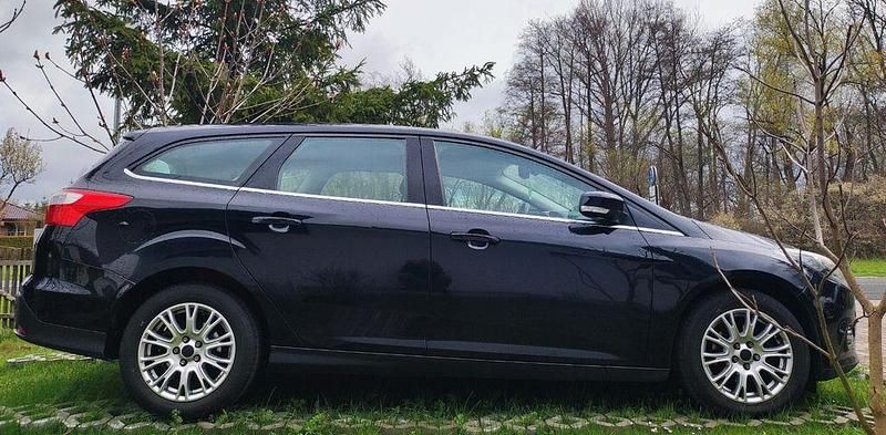 Gebraucht Ford Focus Trend 116 PS (85 kW) 2011 Schwarz Kombi