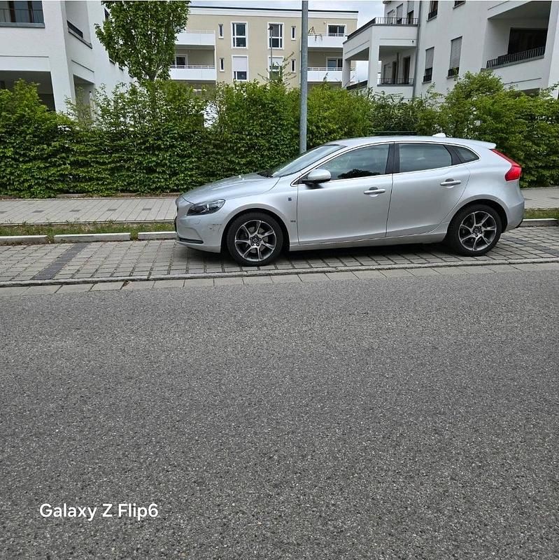 Gebraucht Volvo V40 Ocean Race 122 PS (89 kW) 2015 Silber Limousine
