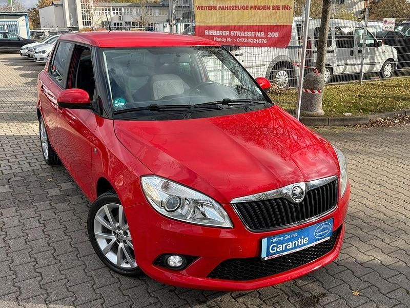 Cervena corrida/corrida rot Gebraucht 2015 Skoda Fabia Best of Limousine | 7.450 € (Fairer Preis) - Bild 1/4