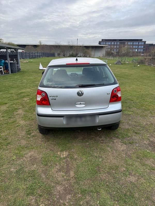 Gebraucht VW Polo 64 PS (47 kW) 2004 Silber Kleinwagen