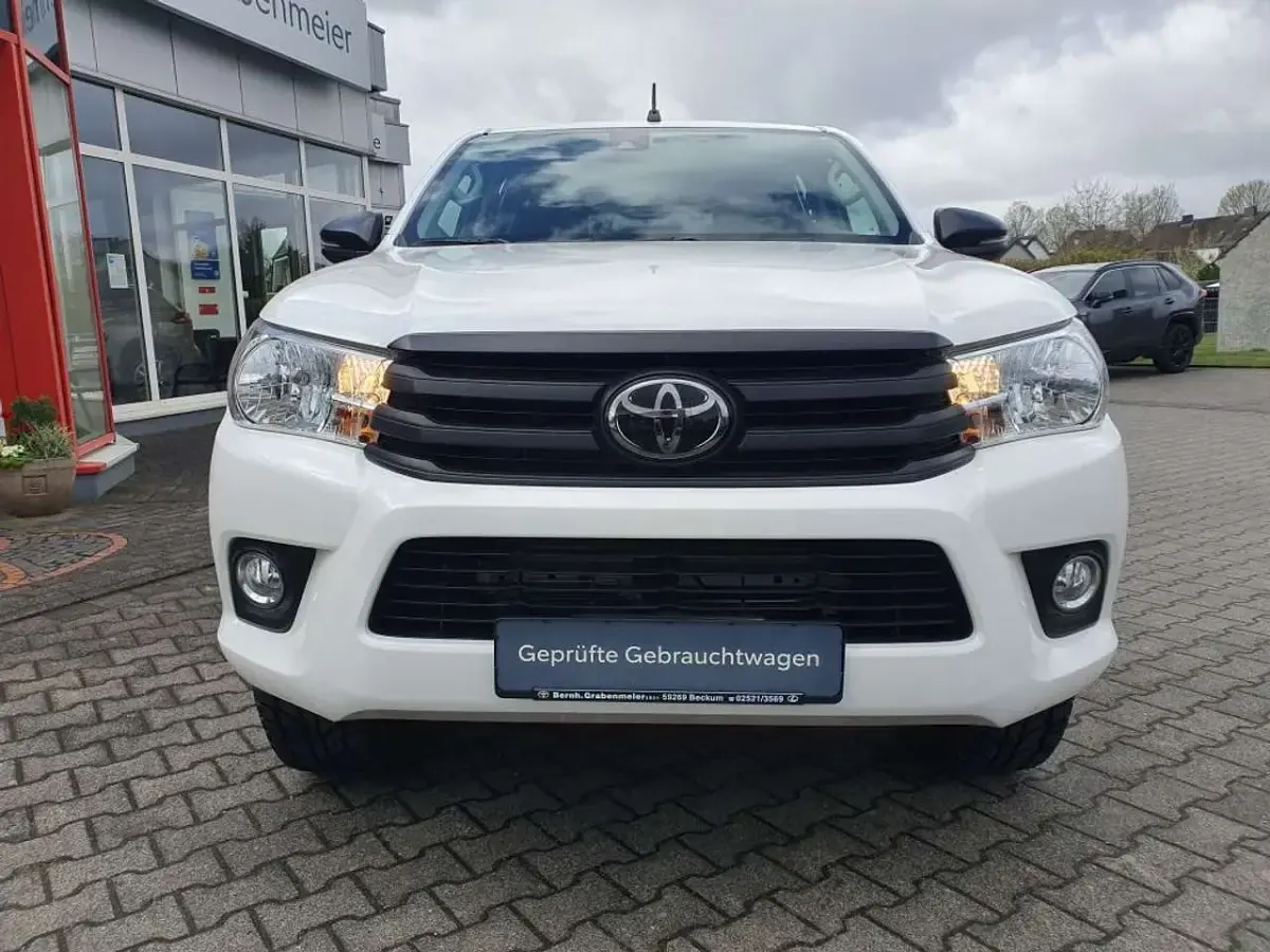 Gebraucht Toyota HiLux Style 150 PS (110 kW) 2020 Schneeweiß Pickup
