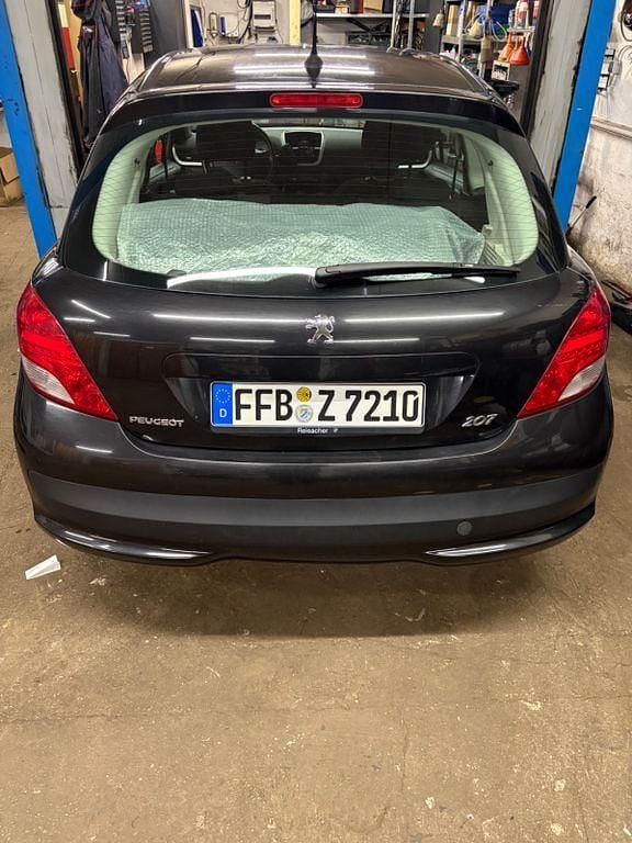 Gebraucht Peugeot 207 CC Access 95 PS (69 kW) 2009 Schwarz Cabrio