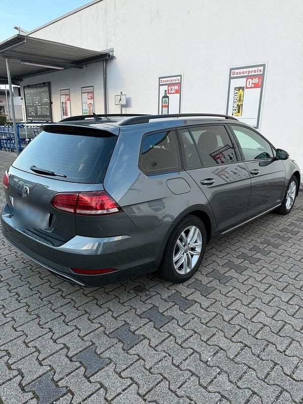 Grau Gebraucht 2019 VW Golf VII Kombi | 11.250 € (Guter Preis) - Bild 1/4