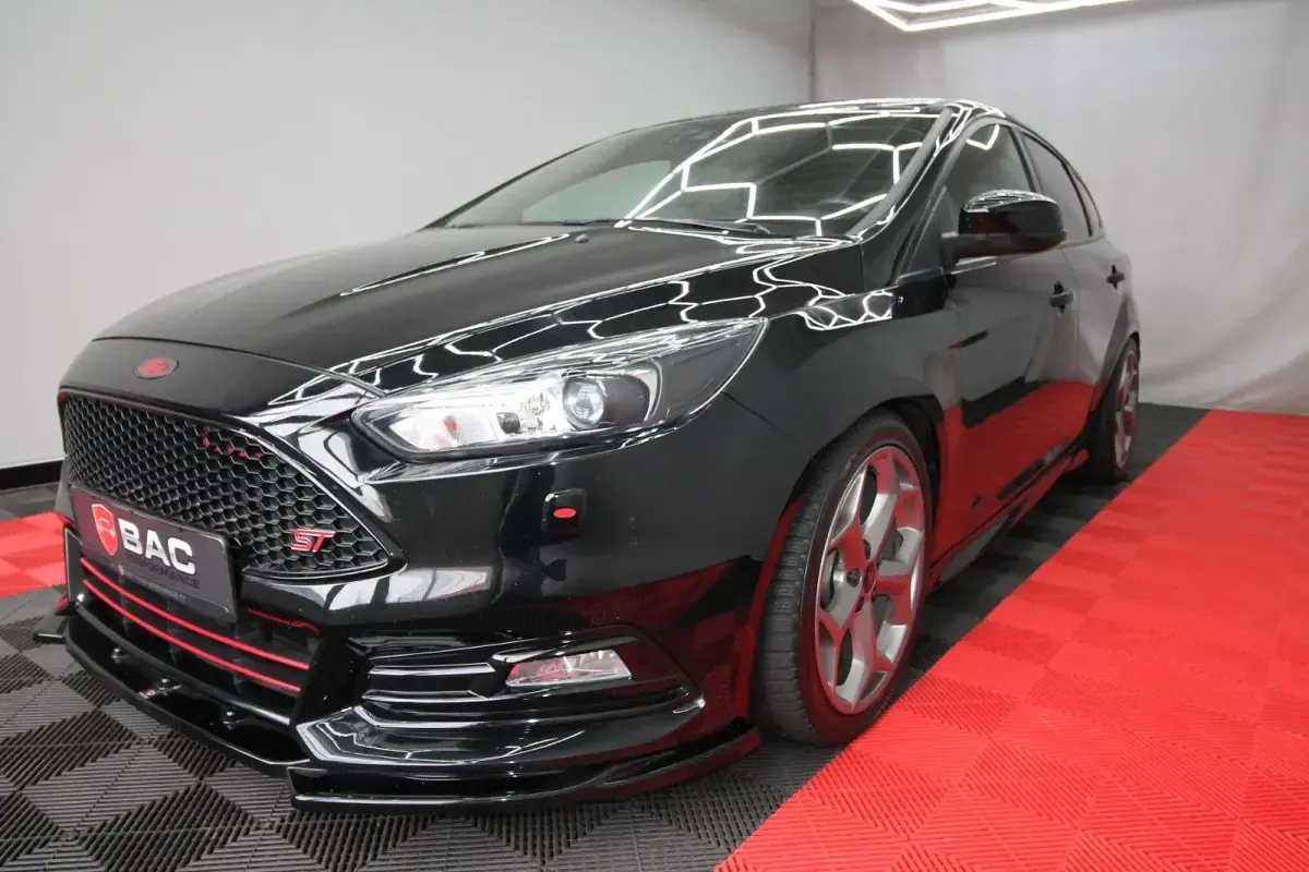 Gebraucht Ford Focus ST 250 PS (183 kW) 2018 Schwarz Limousine