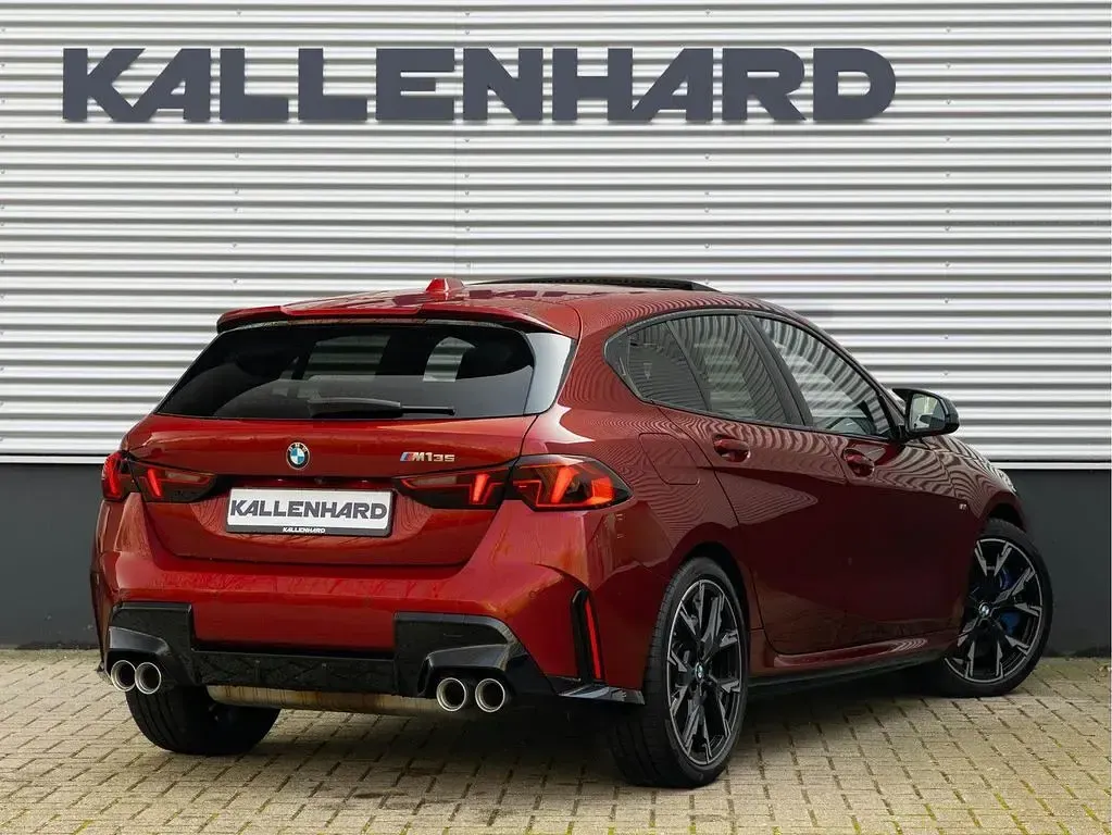 Brugt BMW M135 Performance 300 HK (220 kW) 2025 Rød Hatchback