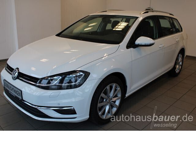 Pure white Gebraucht 2018 VW Golf VII Highline Kombi | 17.570 € (Etwas zu teuer) - Bild 1/4