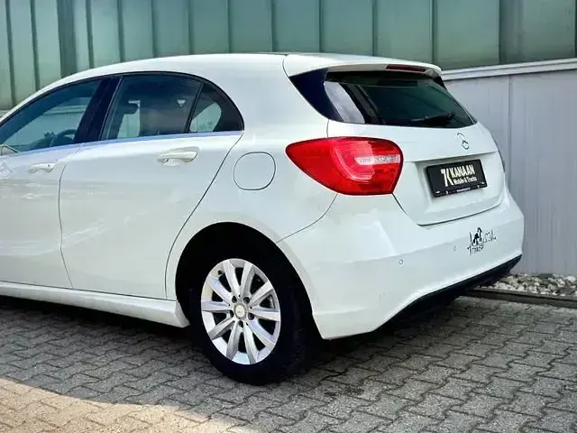 Gebraucht Mercedes A180 Style 122 PS (89 kW) 2014 Weiß Kleinwagen