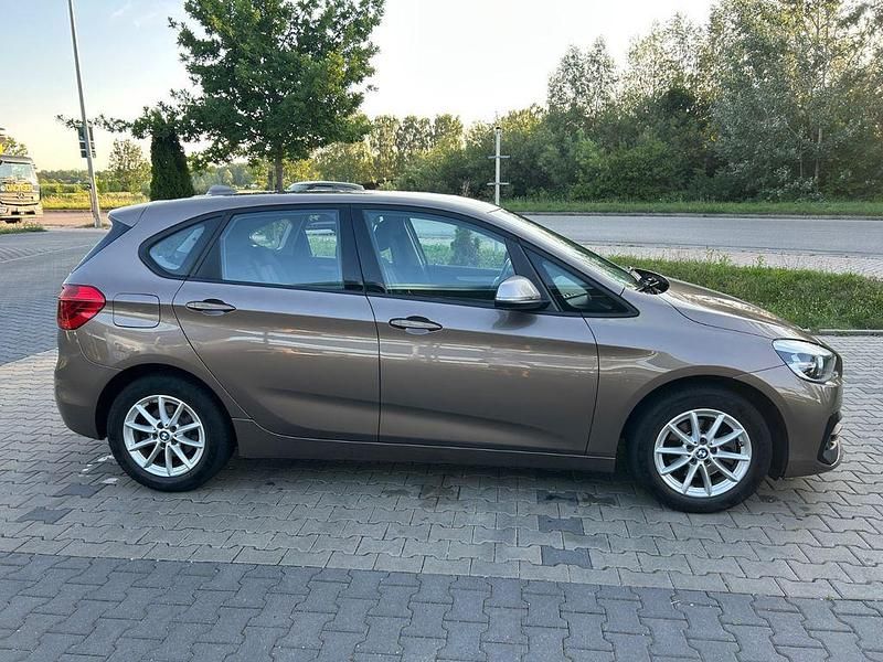 Beige Gebraucht 2019 BMW 218 Active Tourer Advantage Van / Kleinbus | 15.700 € (Fairer Preis) - Bild 1/4