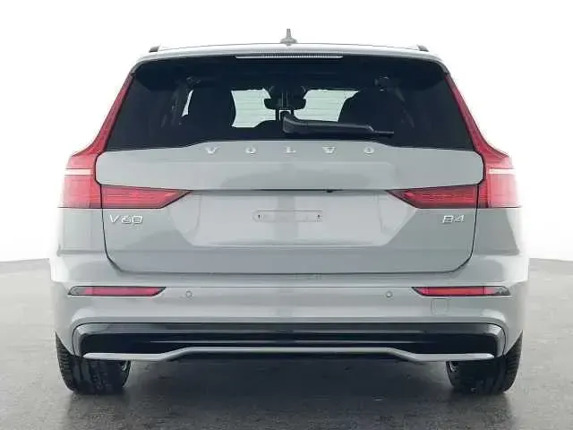 Gebraucht Volvo V60 145 PS (106 kW) 2025 Kombi