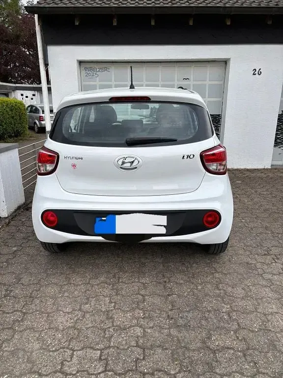 Gebraucht Hyundai i10 Classic 67 PS (49 kW) 2019 Weiß Kleinwagen