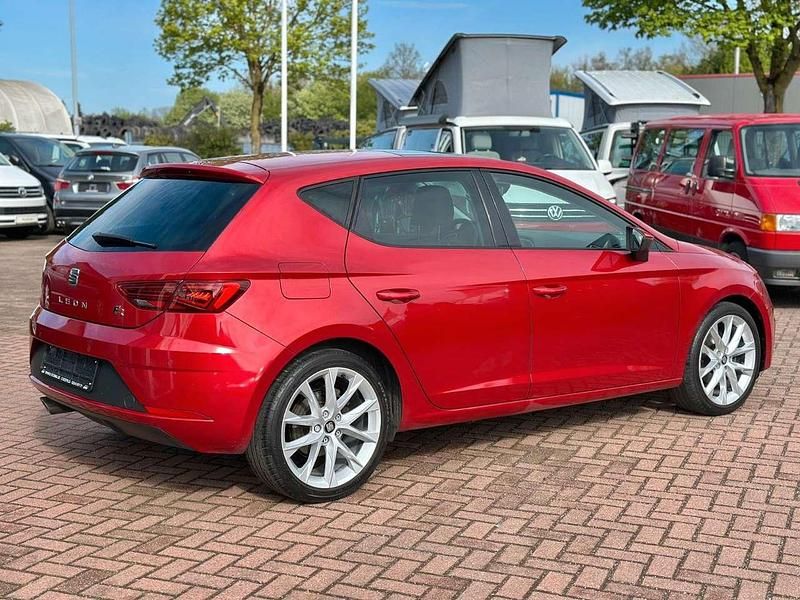 Gebraucht Seat Leon FR 150 PS (110 kW) 2017 Rot Van / Kleinbus