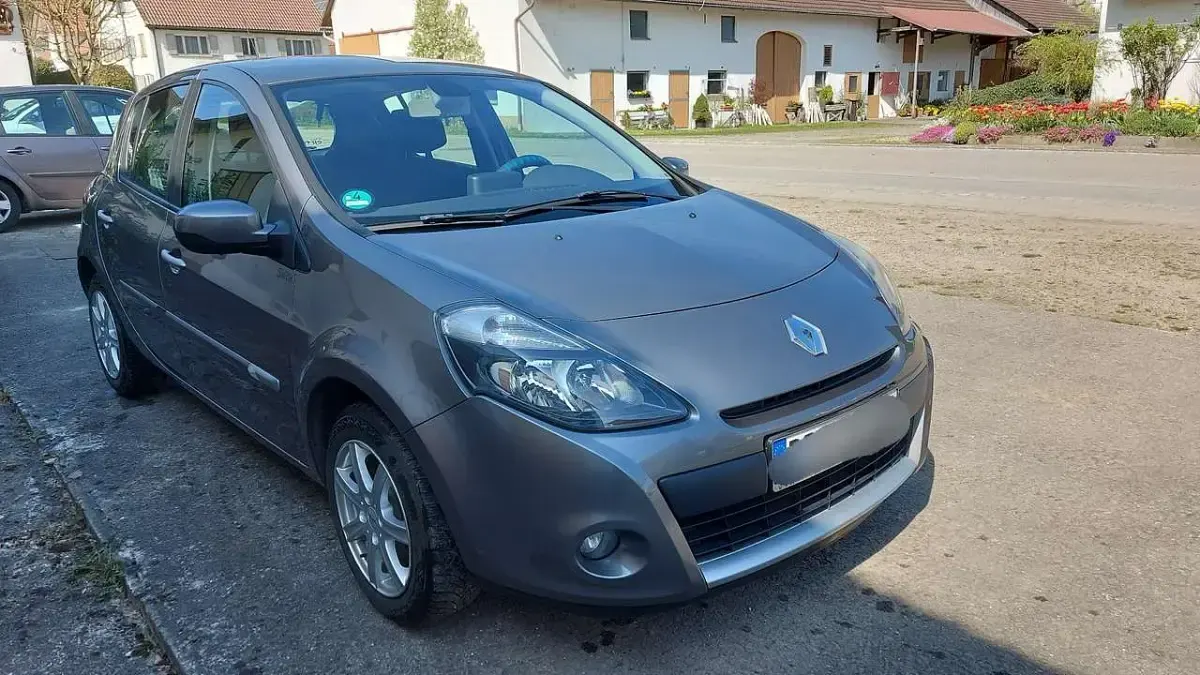 Gebraucht Renault Clio II Dynamique 75 PS (55 kW) 2011 Grau Limousine