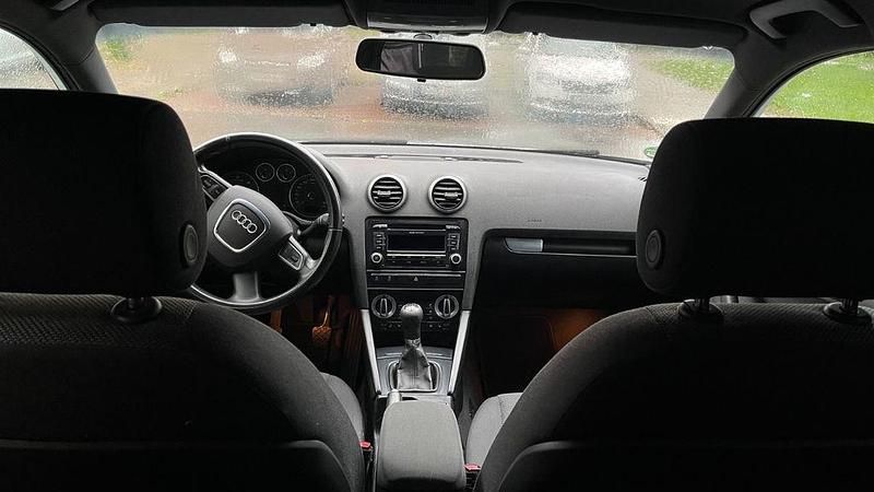 Gebraucht Audi A3 Attraction 105 PS (77 kW) 2010 Silber Kleinwagen