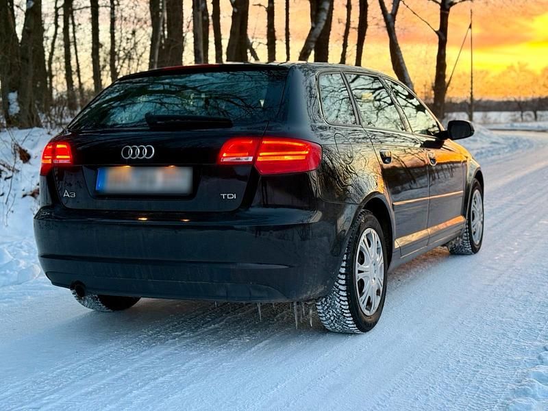 Gebraucht Audi A3 105 PS (77 kW) 2011 Schwarz Kleinwagen