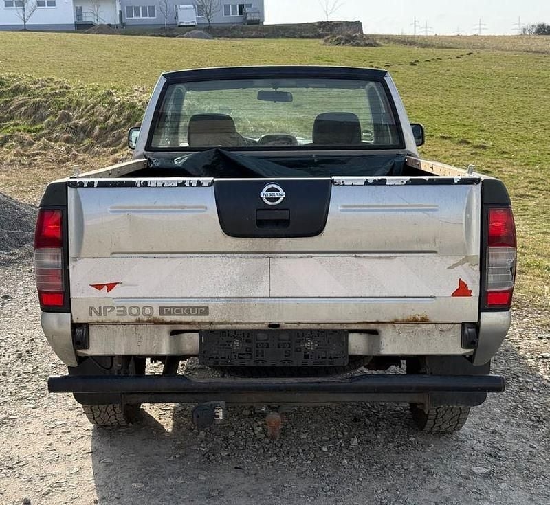 Gebraucht Nissan Navara 133 PS (97 kW) 2009 Silber Pickup