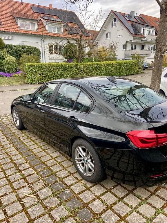 Schwarz Gebraucht 2018 BMW 318 Limousine | 16.400 € (Superpreis) - Bild 1/1