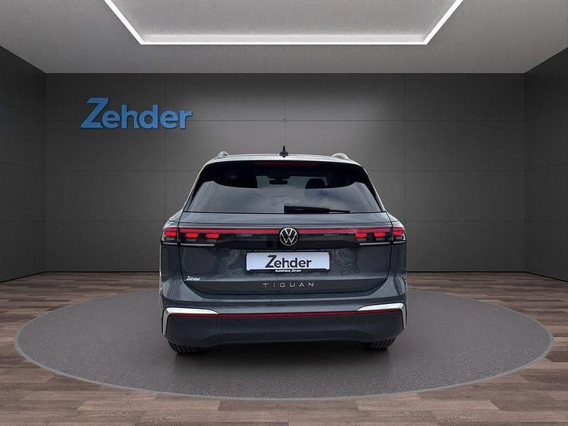 Gebraucht VW Tiguan Elegance 150 PS (110 kW) 2024 Grau SUV