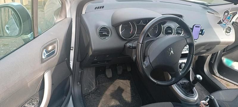 Gebraucht Peugeot 308 120 PS (88 kW) 2008 Silber Limousine