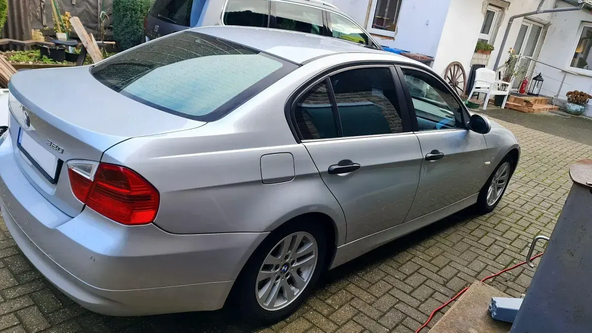 Second-hand BMW 320 150 CP (110 kW) 2006 Argintiu Berlinǎ