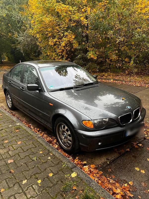 Blau Gebraucht 2002 BMW 316 Limousine | 3.700 € - Bild 1/4