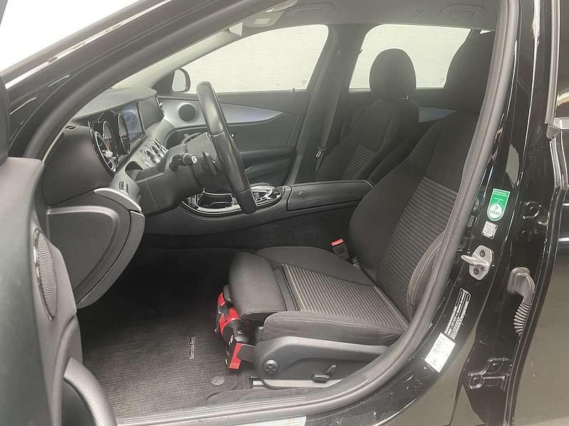 Gebraucht Mercedes E220 194 PS (142 kW) 2019 Schwarz  unilack Kombi