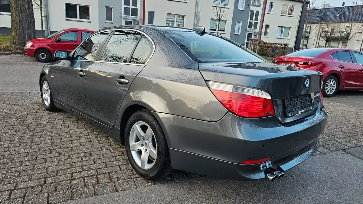 Gebraucht BMW 530 258 PS (189 kW) 2005 Titangrau ii Limousine